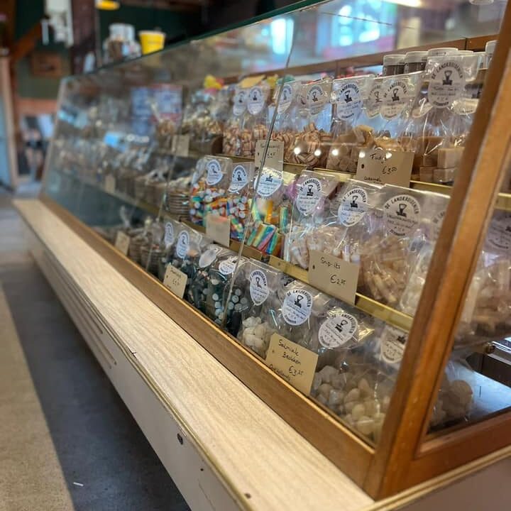Morgen nog een proefdagje en volgende week gaan we naar een opening werken! Met vrijdag en zaterdag leuke aanbiedingen!!Volg onze pagina om op de hoogte te blijven 🤩Openingstijden:Donderdag 10-17 uur Vrijdag.        10-17 uur Zaterdag.    09-16 uur