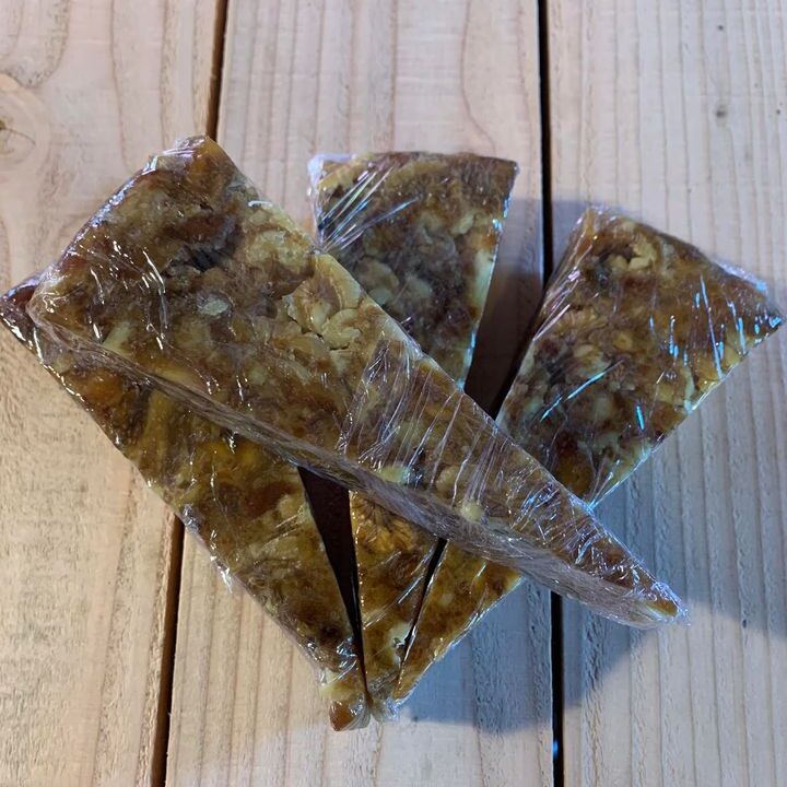 Eindelijk…. Weer noten-dadel brood op voorraad 🤩!Op veler verzoek , en speciaal voor Lotte de Hoog-Holswilder !!!