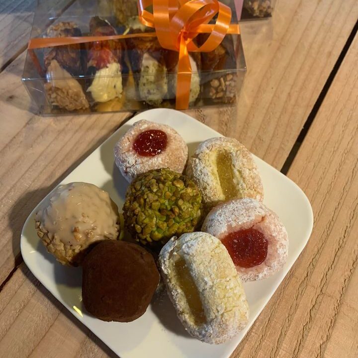 Italiaanse Cannoli’s en Pasticcini 🤩! Lekker bij de koffie, mooi om te geven , fijn om te krijgen …. Wie ga jij hiermee verwennen? Graag tot ziens bij De Landkruidenier!
