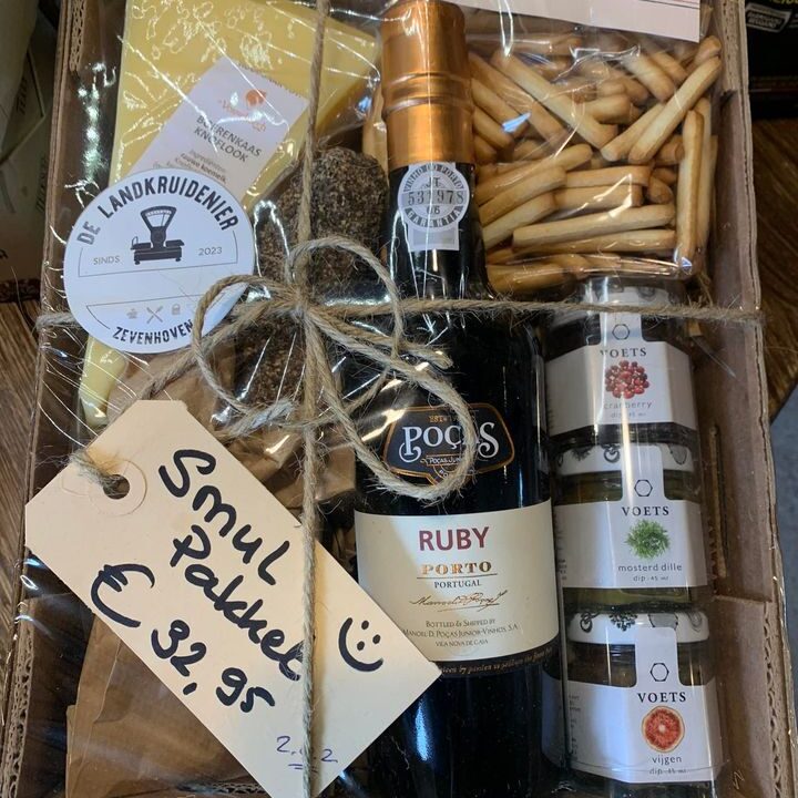 Voor alle moeders…. De liefste, beste, zorgzaamste, unieke, mooiste, wijste… Hebben wij bijzondere, lekkere, prachtige, geweldige, gezonde, waardevolle en toffe cadeau pakketten!Altijd met liefde samen gesteld en met zorg ingepakt ❤️.