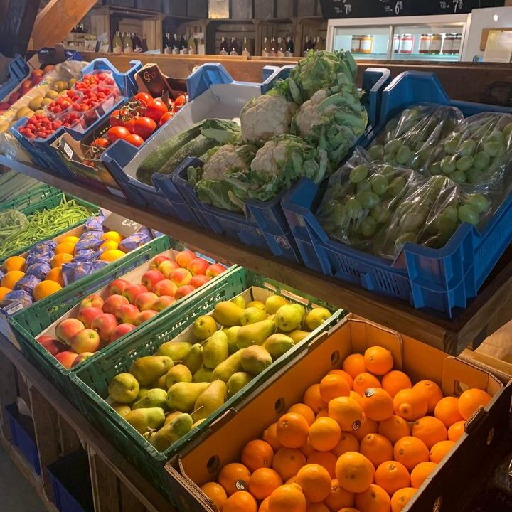 De winkel ligt weer lekker vol gezonde verse groente en heerlijk fruit …Knapperige druiven, blozende appels, sappige peren, Zespri Gold kiwi’s, Hollandse sperziebonen, mooie witte witlof, stevige trostomaten, prachtige paprika’s, Franse knoflook, rode en witte uien, stoere pompoenen, courgettes, bloemkool en nog meer 🤩🤩!!!