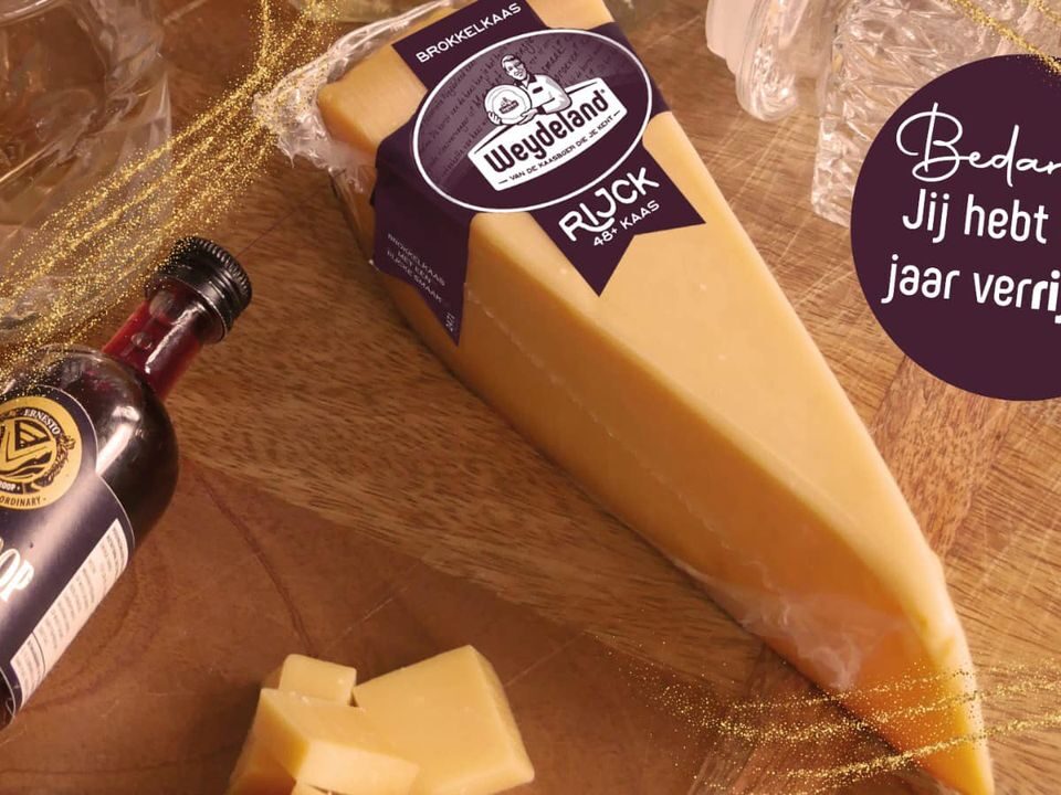Ben jij nog op zoek naar een eindejaarsbedankje voor je juf/meester, familielid, collega of voor wie dan ook? Zeg het met de Weydeland Specials! Laat weten dat iemand jouw jaar Flinck mooier heeft gemaakt of dat je je Rijck voelt met diegene in je leven. En naast een mooie boodschap, smaakt het ook nog eens heerlijk. Ga je voor een Flinck oude kaas of een Rijcke brokkel? Kom langs in de winkel en laat je verrassen!Warme groet ,De Landkruidenier
