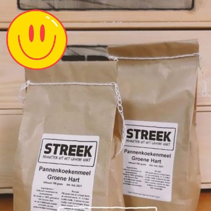 PANNENKOEKEN…🥞🥞🥞Het pannenkoekenmeel van STREEK wordt vervaardigd uit 100% volkoren tarwe en boekweit, waarbij de tarwe ter plaatse in het prachtige Groene Hart wordt geteeld bij familie Munsterman in Leimuiderbrug. Dit meel wordt op traditionele wijze gemalen op de molensteen, wat zorgt voor een rijke smaak en een perfecte textuur in je pannenkoeken. **Wat heb je nodig voor een heerlijke pannenkoeken ervaring?**- Eieren- Melk- Honing - Appels- Roomboter -Boerenkaas (H)éérlijke producten van lokale boeren! Of je nu kiest voor een zoete of hartige variant, met dit pannenkoekenmeel maak je elk ontbijt, brunch of diner bijzonder! **Probeer het vandaag nog uit en laat je verrassen door de heerlijke smaak!**#ontdeknieuwkoop#streekproduchten#hetgroenehart#Treur#wijzijnoogst