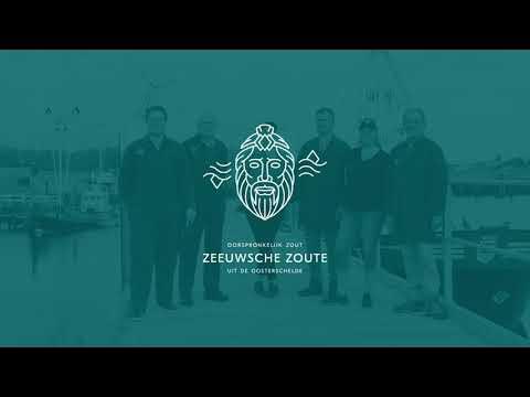 ZEEUWSE ZOUTE…Nieuw in ons assortiment, puur én (h)éérlijk zeezout uit Zeeland! Weer een prachtig mooi Nederlands product waar we trots op zijn.Diverse variaties verkrijgbaar zoals gerookt zeezout, zeezout met wakame of zeekraal.En wat dacht u van zeezout met zwarte knoflook, zó lekker! Een ware delicatesse.Ook leuk om als cadeau te geven óf te krijgen 🎁!Graag tot ziens bij De Landkruidenier #ontdeknieuwkoop#hetgroenehart#streek#oogst#Treur