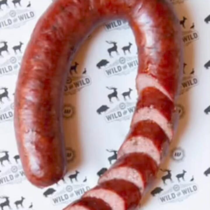 WILD VAN WILD….Aanvulling in ons wild assortiment, wat dacht u van lekkere rookworst, kruidige hertenpeper, geurige grillworst, kaisekräner, hotdog van hert en merquez worst van ree.Heerlijk met bijv rode kool en een gekookte aardappel 🤩Graag tot ziens bij De Landkruidenier !#wildvanwild#ontdeknieuwkoop#streekproduchten#hetgroenehart#Treur
