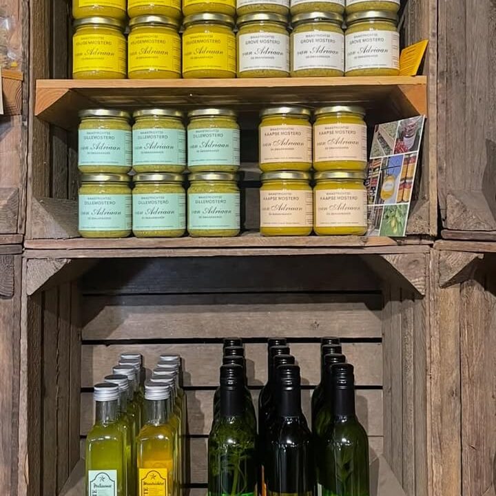 VINAIGRETTA, AZIJN en MOSTERD…..Nieuwe aanvulling op het assortiment bij de Landkruidenier in Zevenhoven! Ontdek onze ambachtelijke mosterd, vinaigrette en kruidenazijn. Vol van smaak, met de pure ingrediënten die je van ons gewend bent en uiteraard zonder ‘meuk’.Perfect voor een frisse salade of als smaakmaker in je keuken! Kom snel langs en proef zelf!Dankbare samenwerking met vrienden uit Maastricht:https://youtu.be/wGVw2Fv4yt0