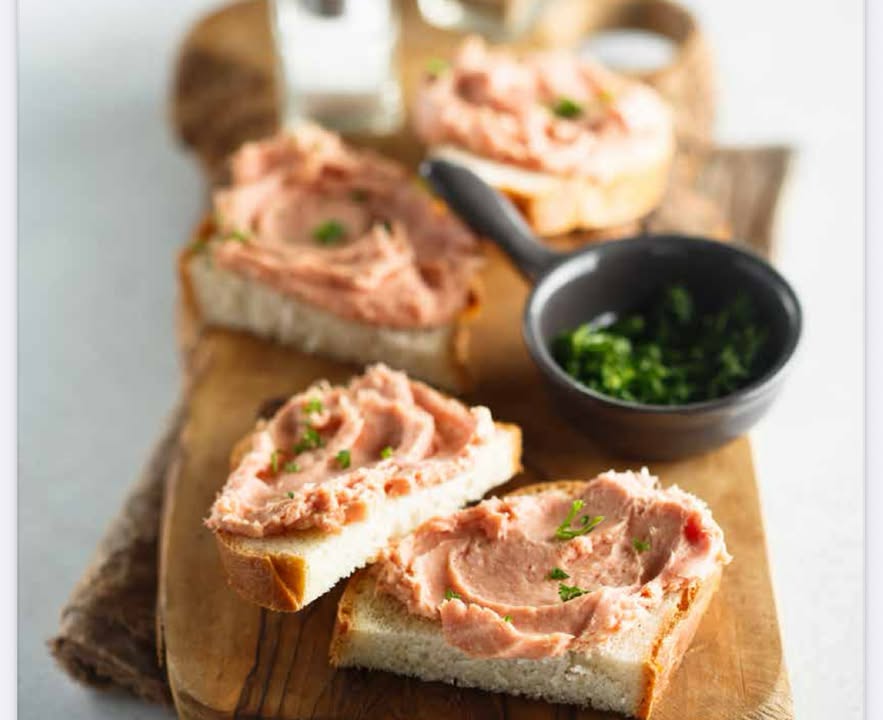 WEEKEND AANBIEDING…Vrijdag en zaterdag ambachtelijk gemaakte paté van De Spiegeleire in de aanbieding!Diverse smaken zoals uienconfijt, champignon, cranberry en crème.Nu van € 4,75 voor € 3,25 per stuk.OP=OPLaat u verrassen bij De Landkruidenier