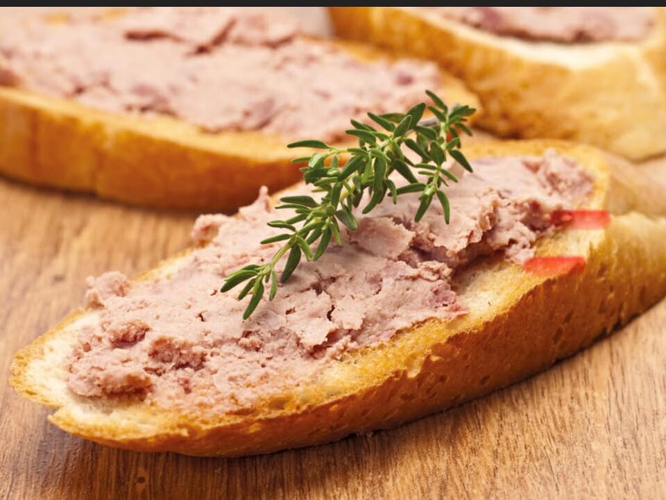 WEEKEND AANBIEDING…Heerlijke ambachtelijke gemaakte paté van De Spiegelère en lekkere tapanades, vandaag met 25% korting!!!OP=OPElke week aantrekkelijke aanbiedingen bij De Landkruidenier 🤩